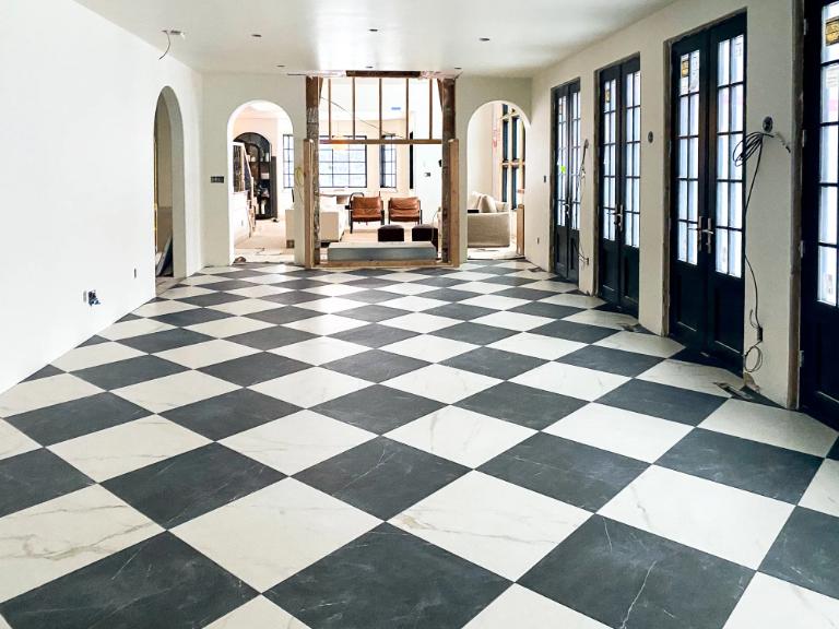 Black and white marble is easy to clean and durable