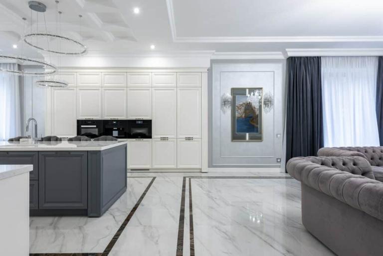 When installing marble floors, it is necessary to do it carefully to ensure aesthetics